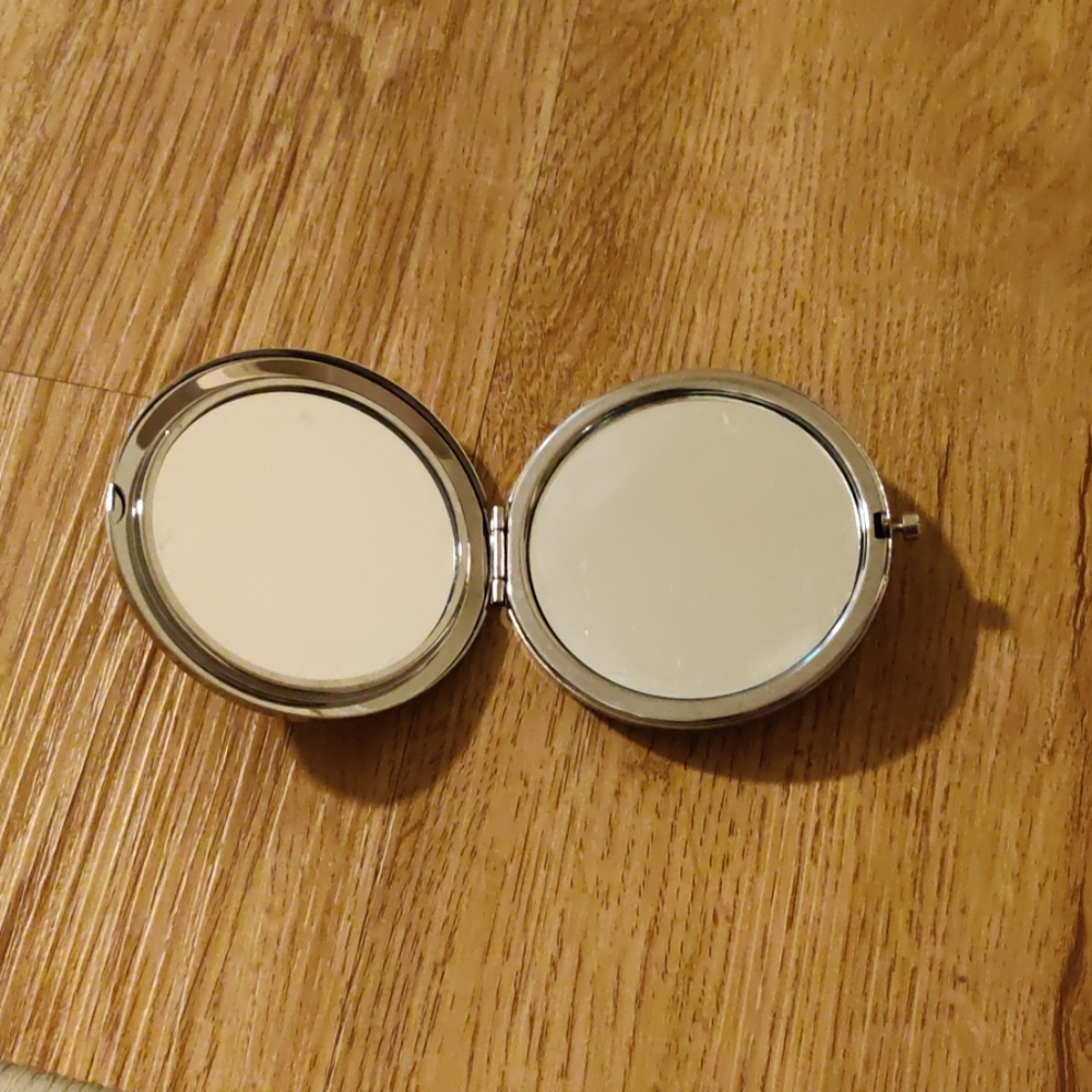 Pocket mirror - Picture 2 of 3